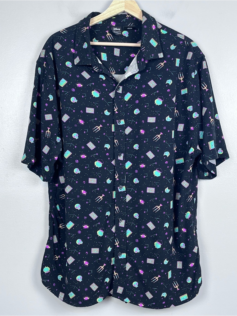 Disney Our Universe Men's 100% Viscose All Over Print Hocus Pocus Shirt Size XL